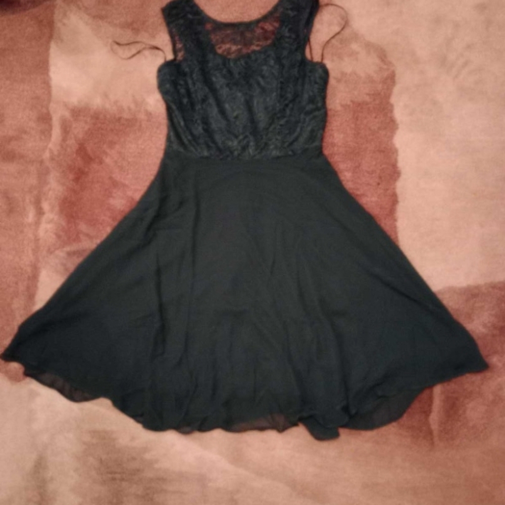 Sleeveless Black Lace Bodice Midi Dress